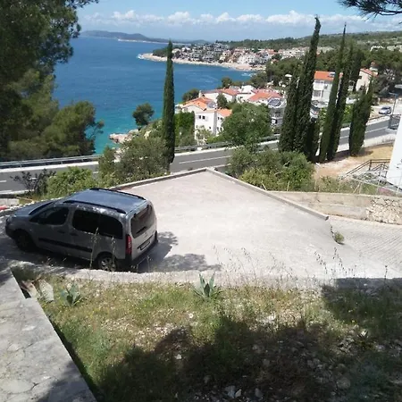 Sunny P Apartment Primosten